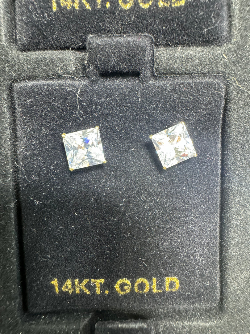 14K Square Stud Earring Medium
